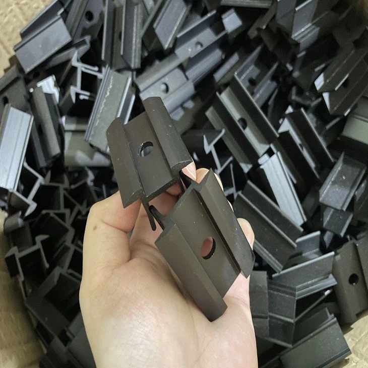 Qualità certificata: morsetto centrale e finale Grengy